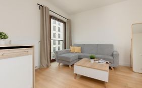 Warsaw Apartment Sierakowskiego by Renters
